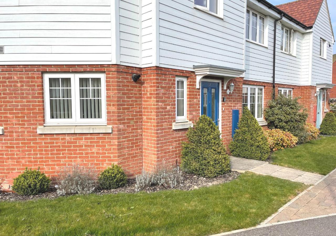 Ashford Holiday Home Sleeps 6 Free Parking Wifi Willesborough Exterior photo