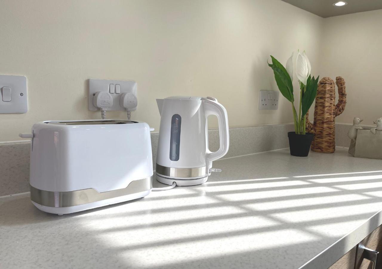 Ashford Holiday Home Sleeps 6 Free Parking Wifi Willesborough Exterior photo