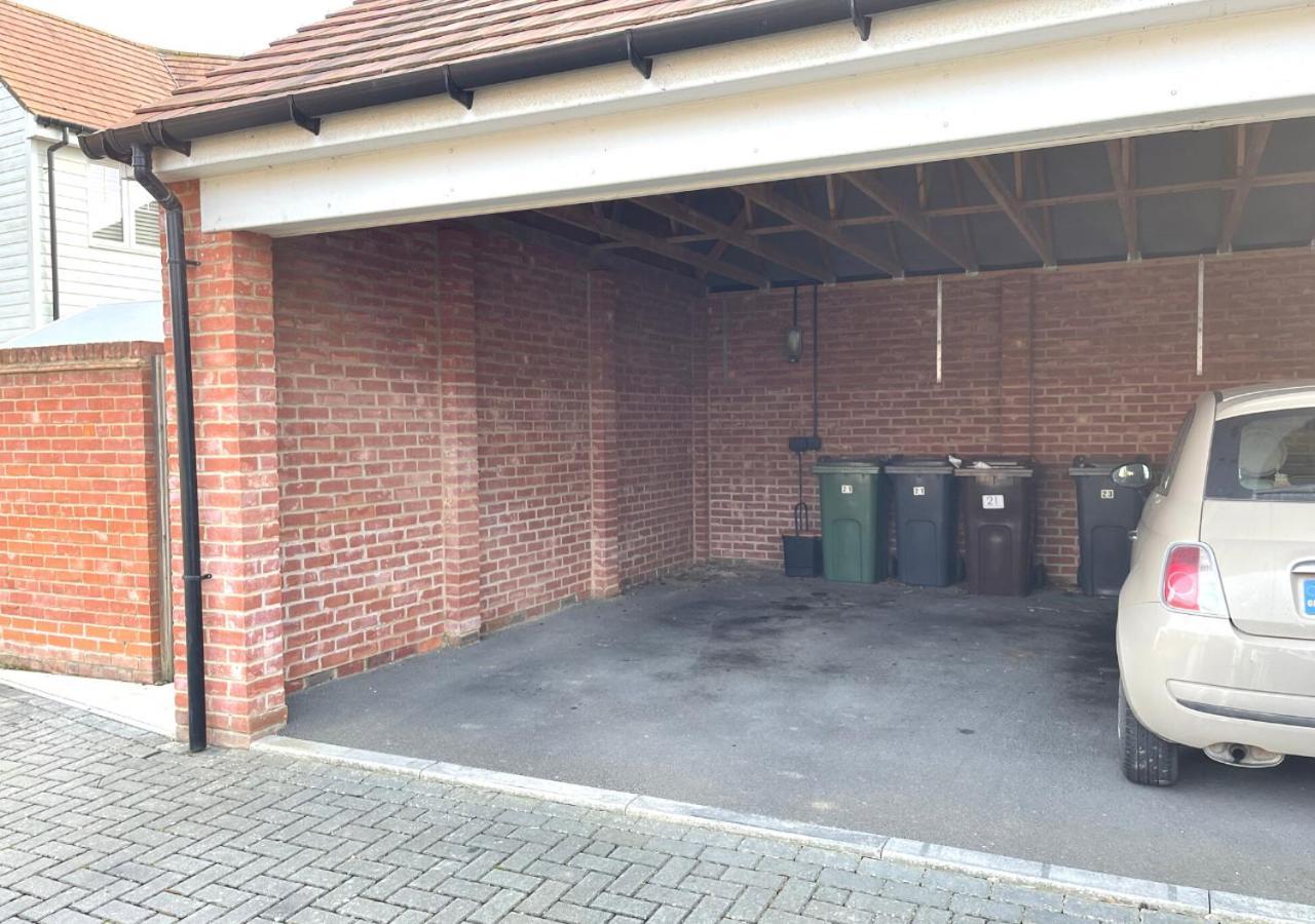 Ashford Holiday Home Sleeps 6 Free Parking Wifi Willesborough Exterior photo